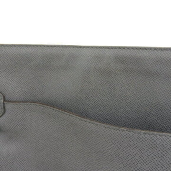 Louis Vuitton Taiga Sasha Shoulder Bag Glacier Leather Crossbody Style - Picture 8 of 10